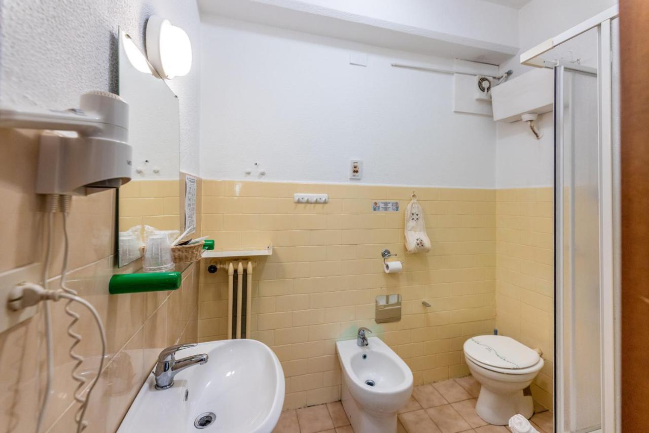 B&B Oasi Finale Ligure Bagian luar foto